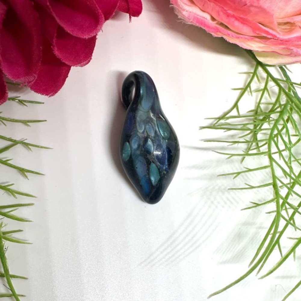 Beautiful⚜️Spun Glass Blue Pendant Charm